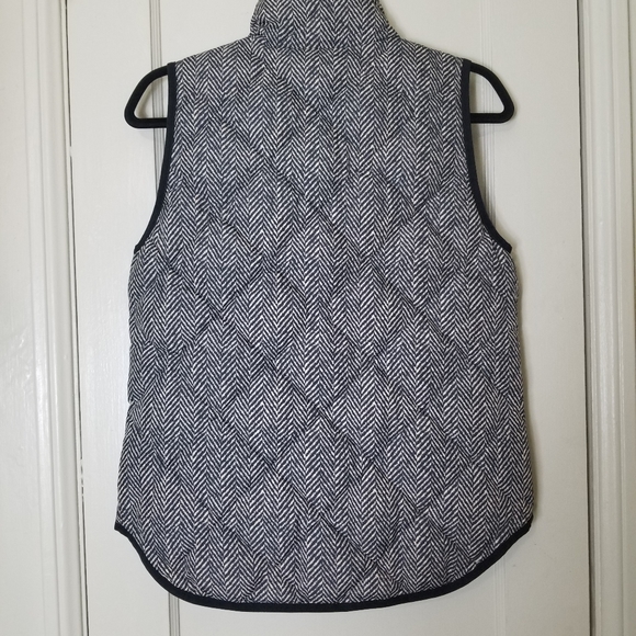 J CREW black cream chevron print down filled zipper sleeveless jacket ve… - Picture 6 of 8